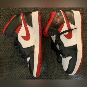 Jordan 1s red and black size 7